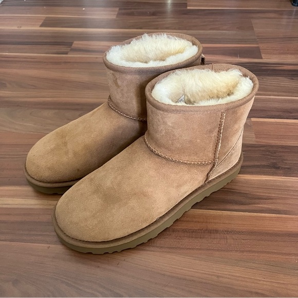 NWOT UGG Classic Mini II (size 8) - Picture 3 of 7